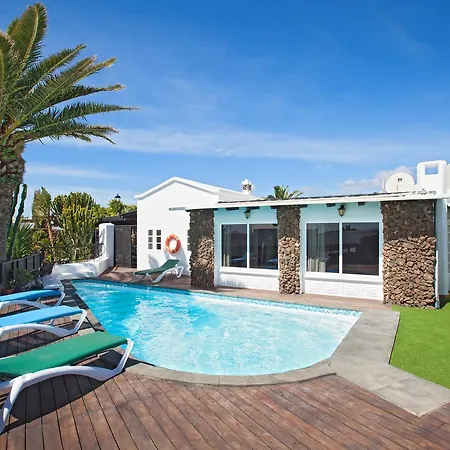 Jessica Suites Tias