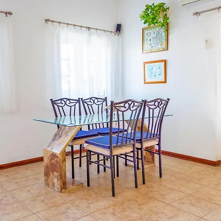 Villa Jessica Suites *