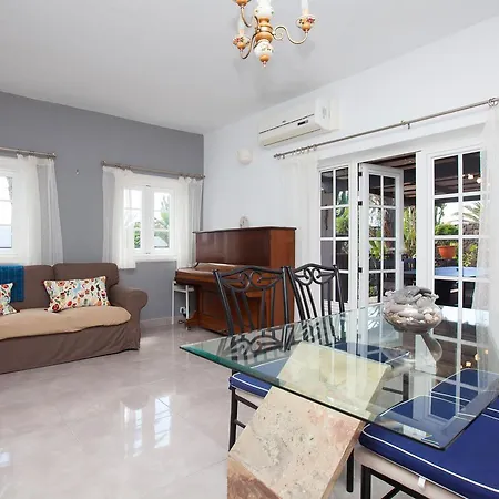 Villa Jessica Suites Tias